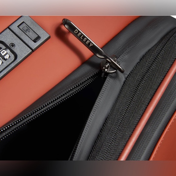 Delsey Paris Turenne SOFT
EXPANDABLE CARRY-ON SPINNER 14.25 x 10.5 x 21.75 IN - Picture 5 of 16